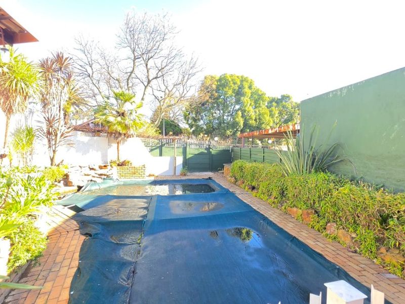 Charming 3 Bedroom Home with flatlet. - Photo 4
