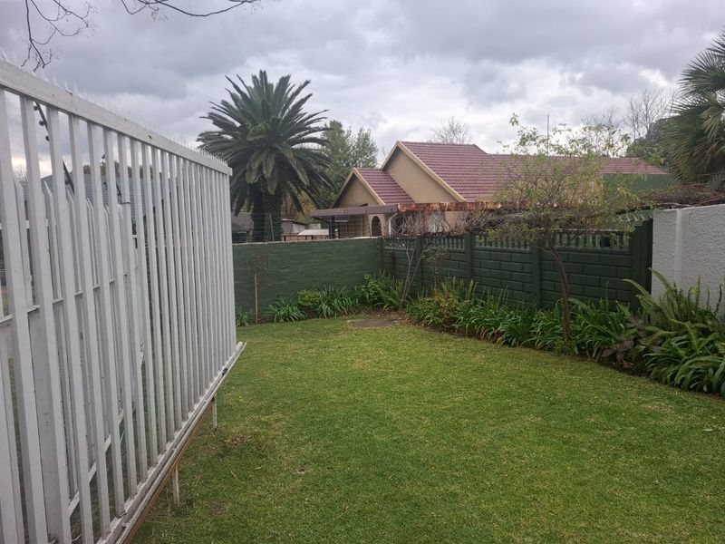 Charming 3 Bedroom Home with flatlet. - Photo 4