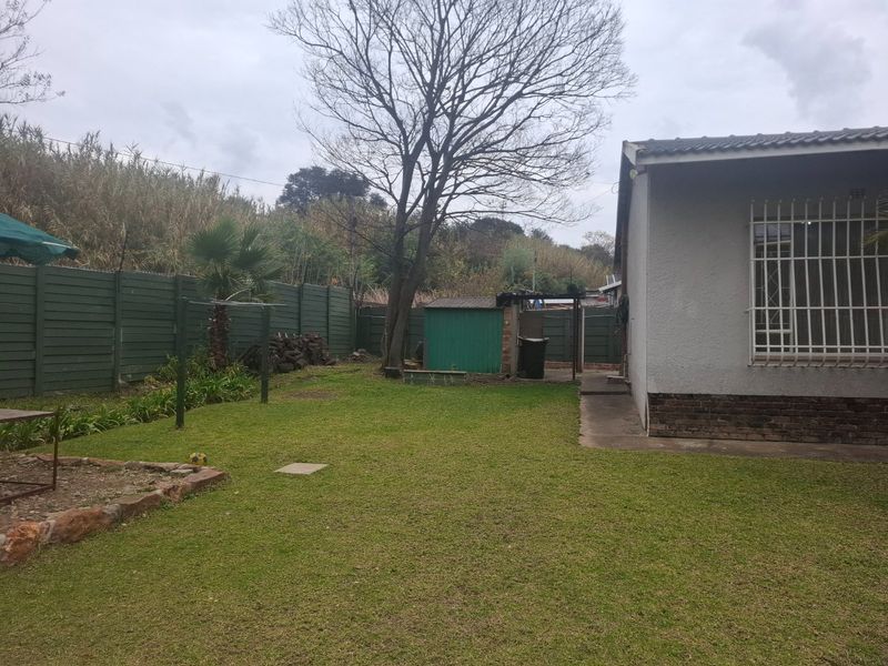 Charming 3 Bedroom Home with flatlet. - Photo 2