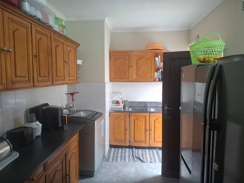 Charming 3 Bedroom Home with flatlet. - Photo 10
