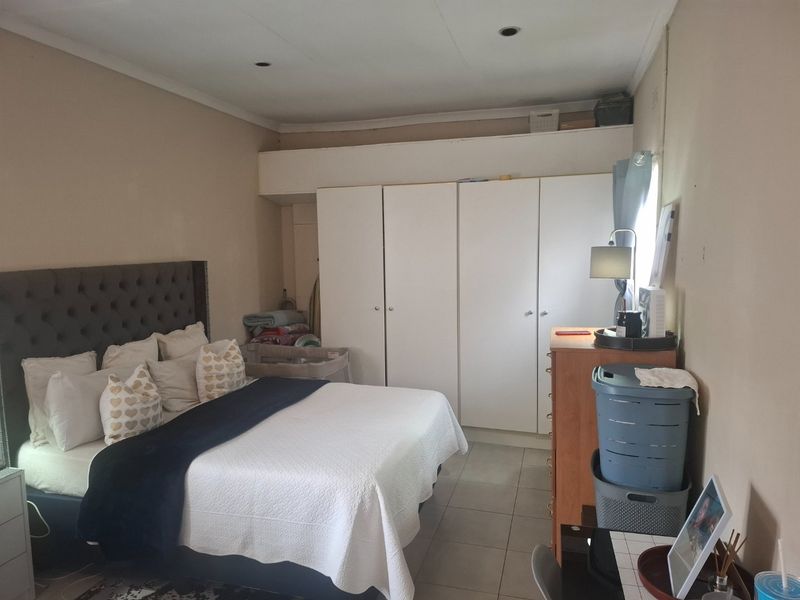 Charming 3 Bedroom Home with flatlet. - Photo 8