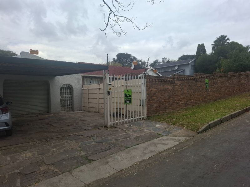 Charming 3 Bedroom Home with flatlet. - Photo 7