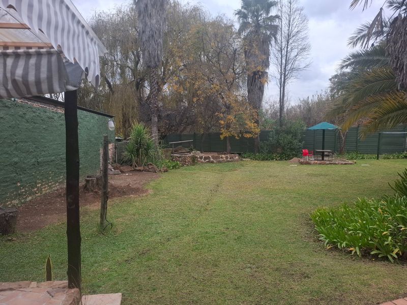 Charming 3 Bedroom Home with flatlet. - Photo 6