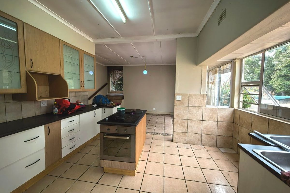 Renovator's Dream Near the Vaal Dam – Endless Potential! - Photo 3