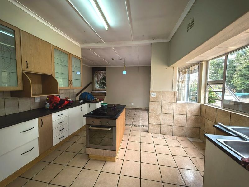 Renovator's Dream Near the Vaal Dam – Endless Potential! - Photo 3