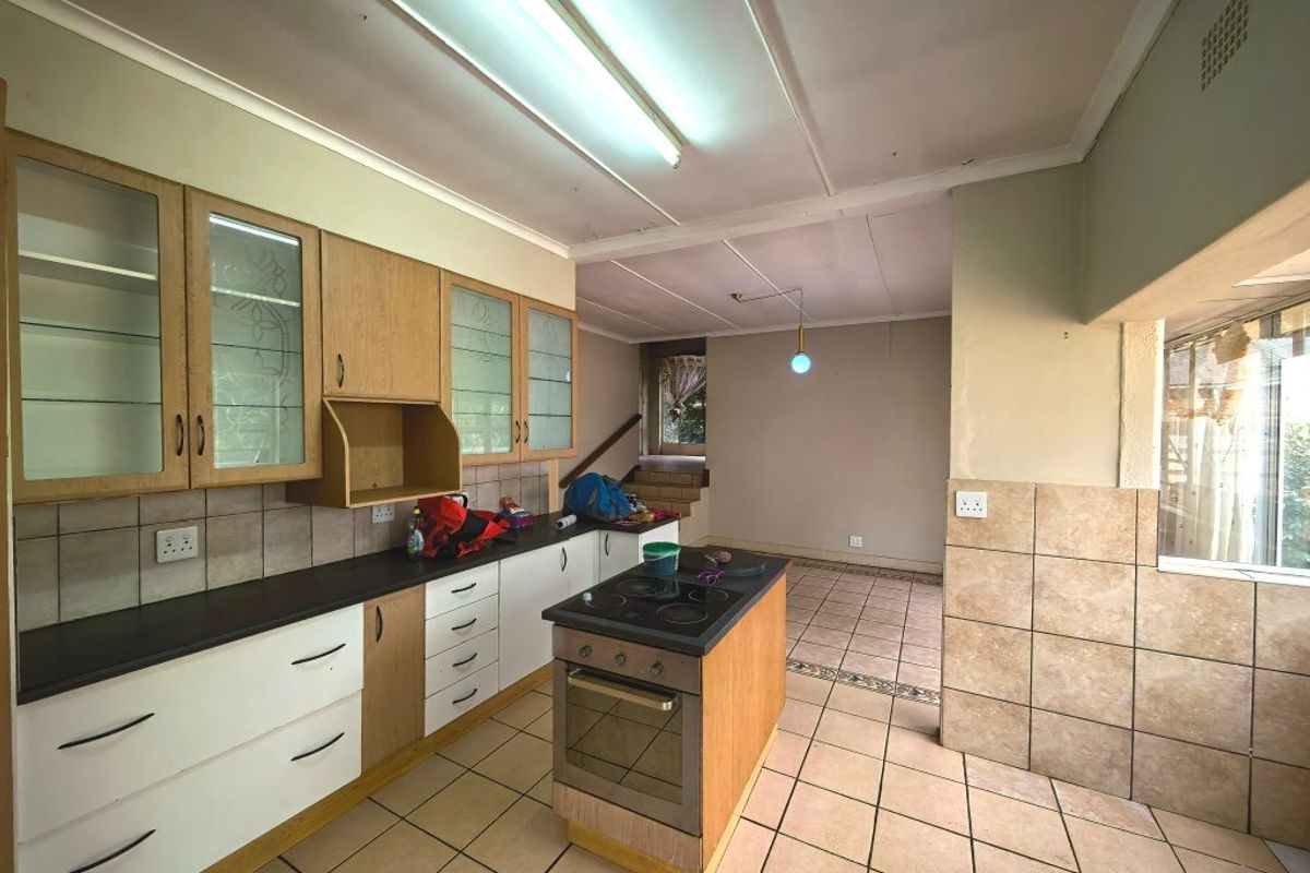 Renovator's Dream Near the Vaal Dam – Endless Potential! - Photo 2