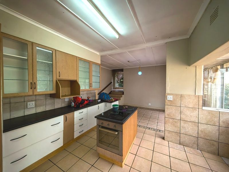 Renovator's Dream Near the Vaal Dam – Endless Potential! - Photo 2