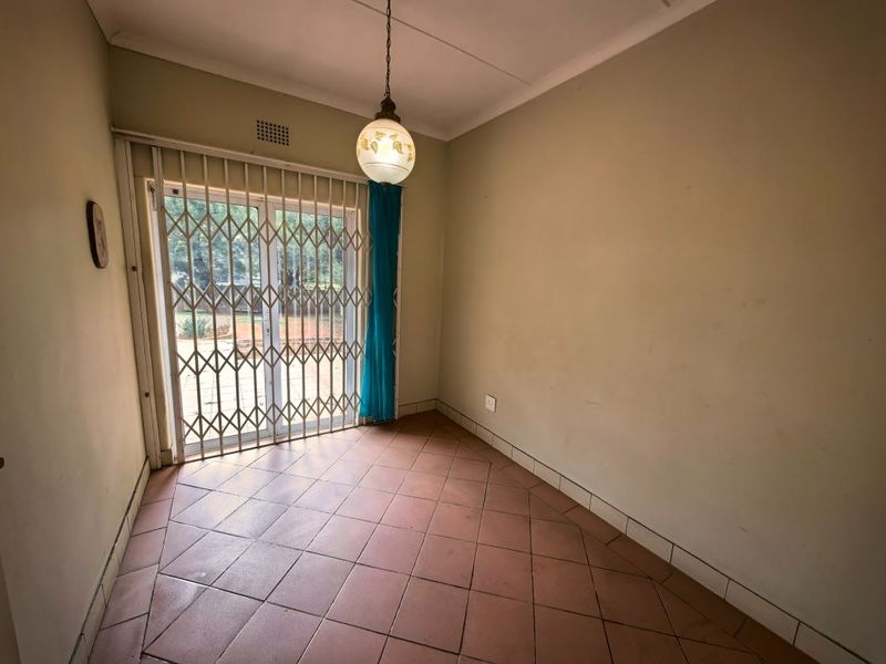 Renovator's Dream Near the Vaal Dam – Endless Potential! - Photo 9