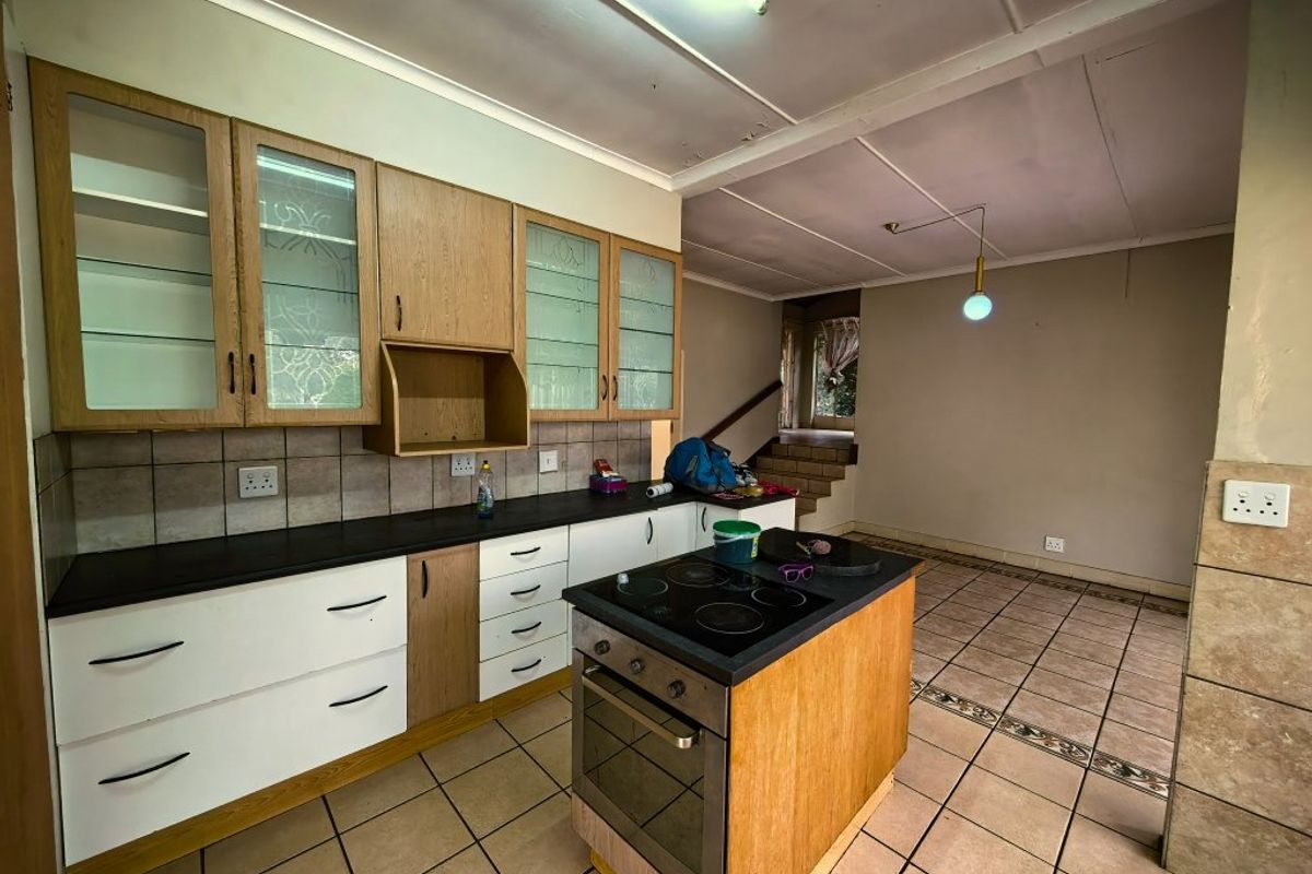 Renovator's Dream Near the Vaal Dam – Endless Potential! - Photo 4