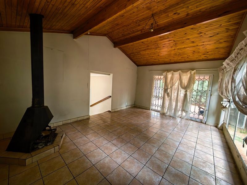 Renovator's Dream Near the Vaal Dam – Endless Potential! - Photo 8