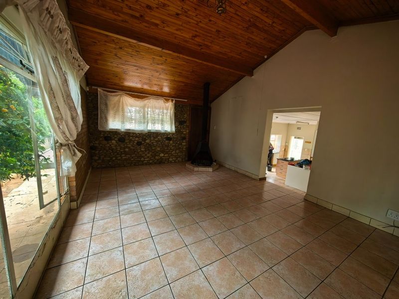 Renovator's Dream Near the Vaal Dam – Endless Potential! - Photo 7
