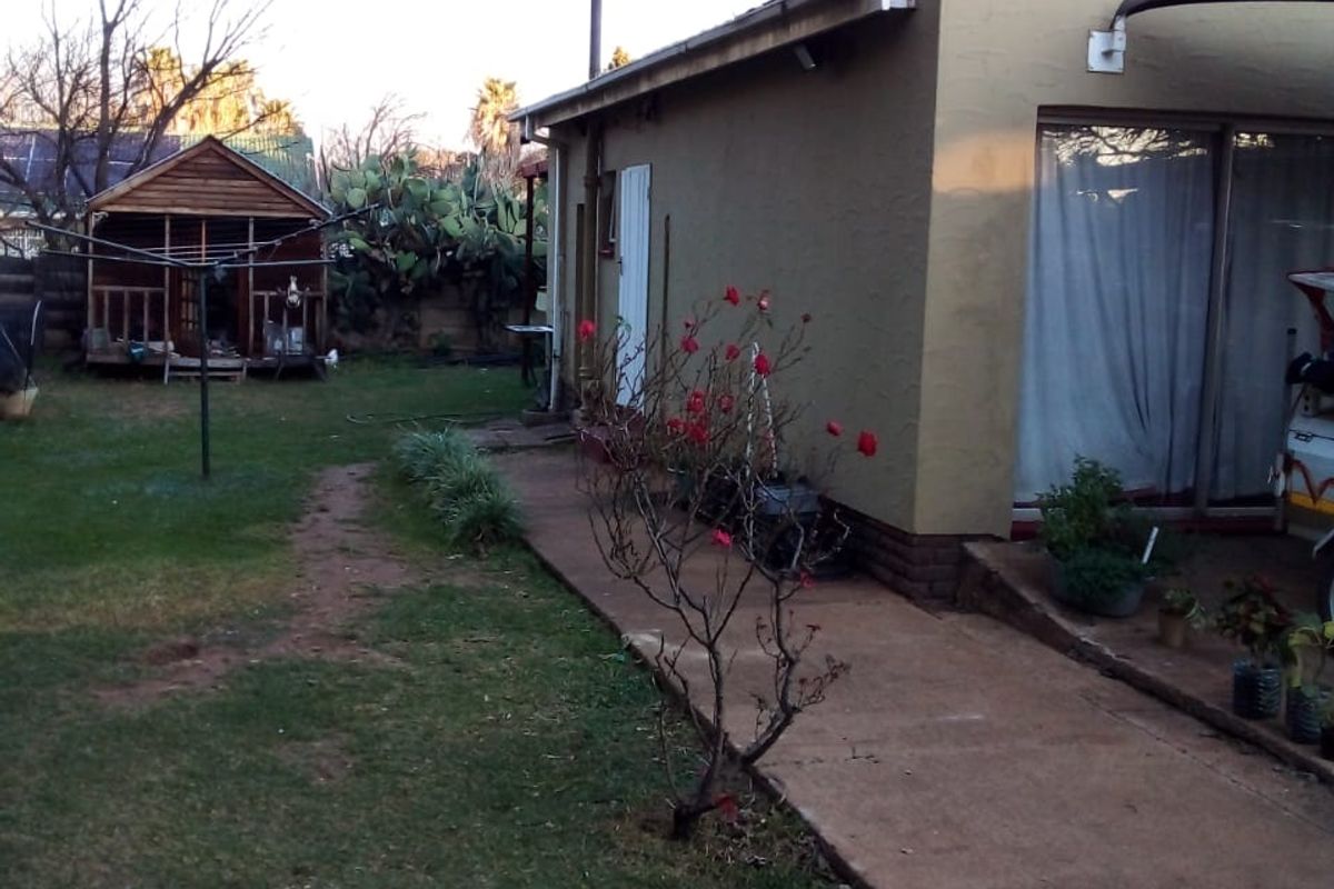 Well-maintained Family Home In Ideal Location with Endless Potential - Photo 5