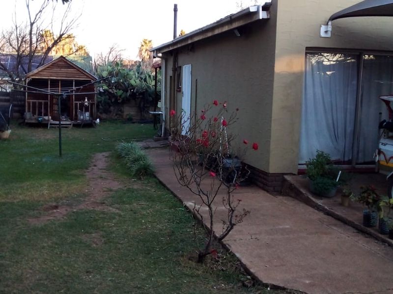 Well-maintained Family Home In Ideal Location with Endless Potential - Photo 5