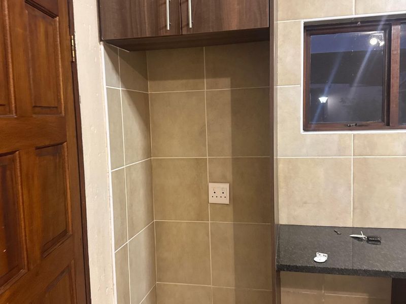 2 Bedroom and 1 Bathroom to rent - Photo 2