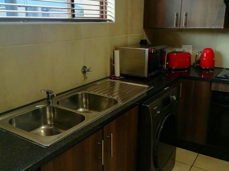 2 Bedroom and 1 Bathroom to rent - Photo 3
