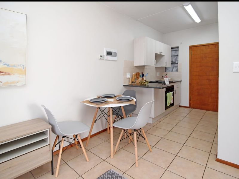 Modern second Floor Apartment for Rent in Klipfontein - Photo 3
