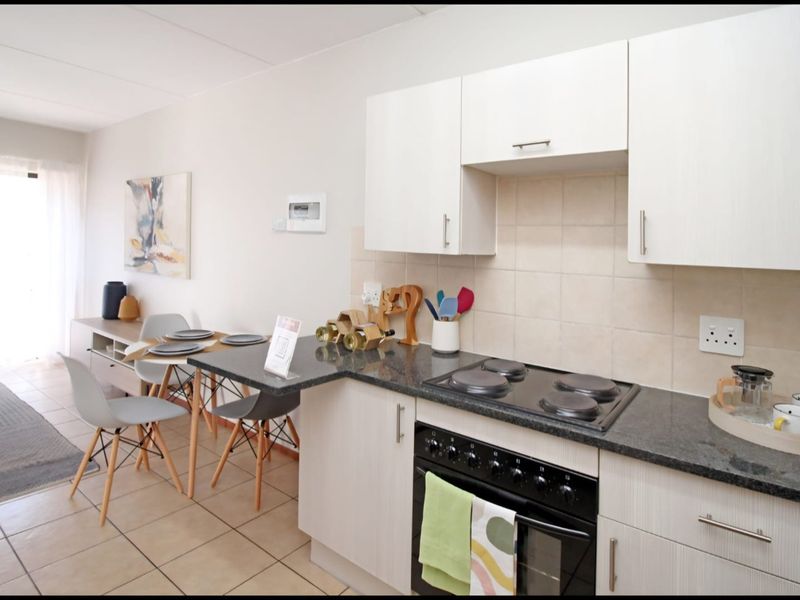 Modern second Floor Apartment for Rent in Klipfontein - Photo 4