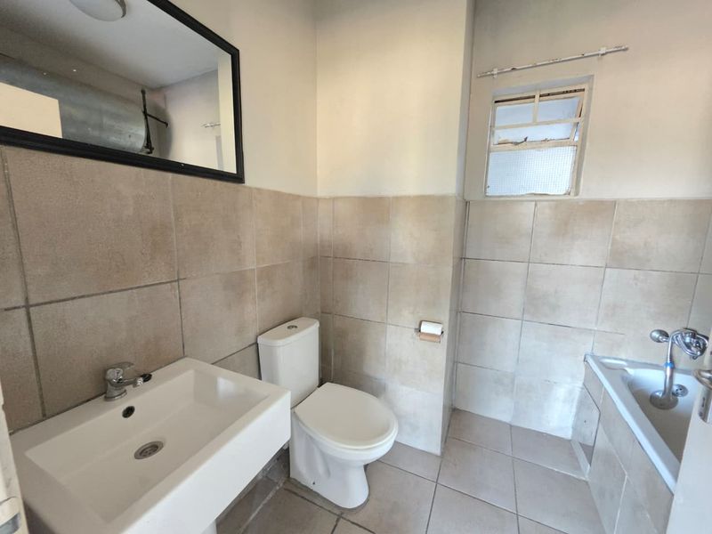For Rent: 2-Bedroom Apartment in Fleurhof Ext 28 (Roodepoort) - Photo 5