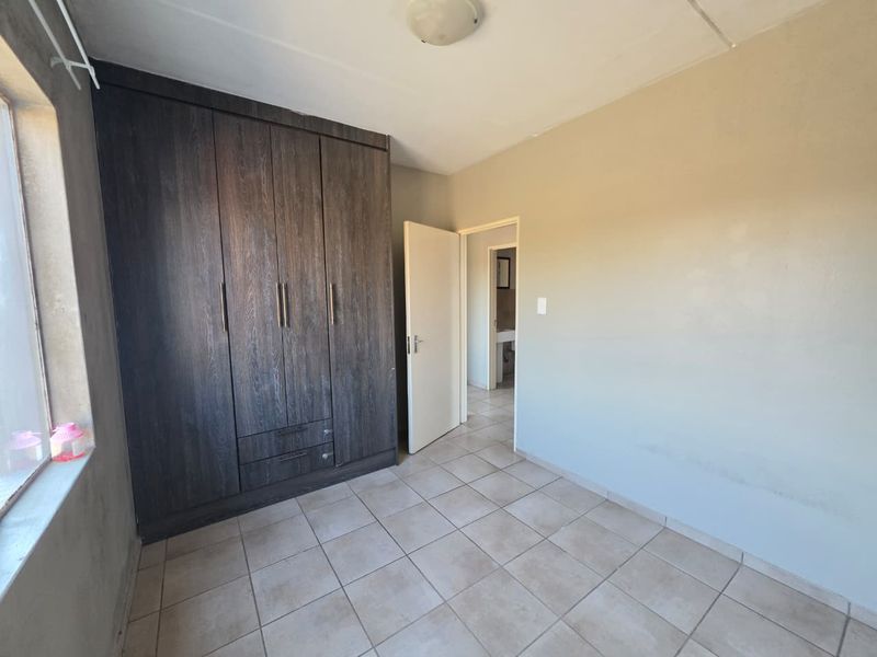 For Rent: 2-Bedroom Apartment in Fleurhof Ext 28 (Roodepoort) - Photo 10