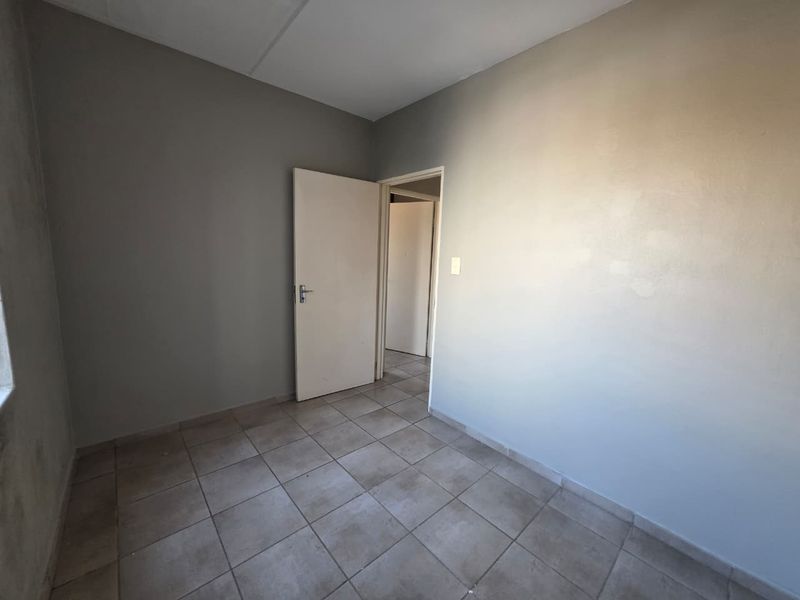 For Rent: 2-Bedroom Apartment in Fleurhof Ext 28 (Roodepoort) - Photo 9