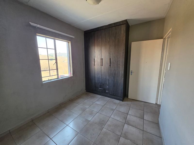 For Rent: 2-Bedroom Apartment in Fleurhof Ext 28 (Roodepoort) - Photo 8