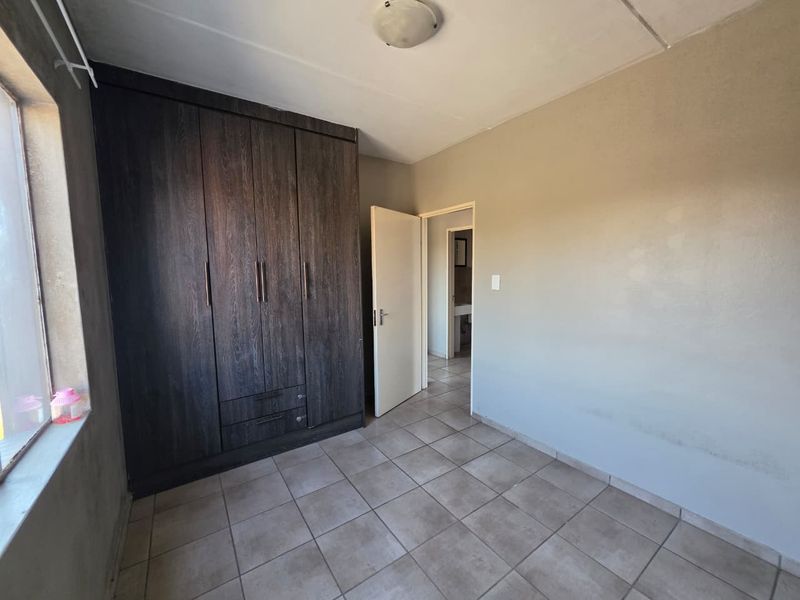 For Rent: 2-Bedroom Apartment in Fleurhof Ext 28 (Roodepoort) - Photo 7