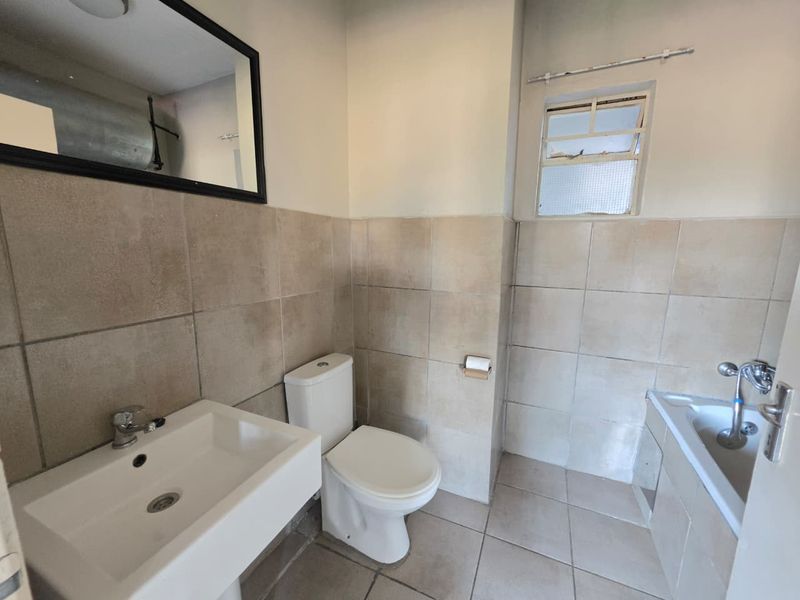 For Rent: 2-Bedroom Apartment in Fleurhof Ext 28 (Roodepoort) - Photo 6