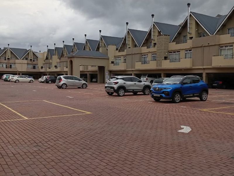 Secure 1st Floor Apartment in Strand/Gordons Bay - Photo 1