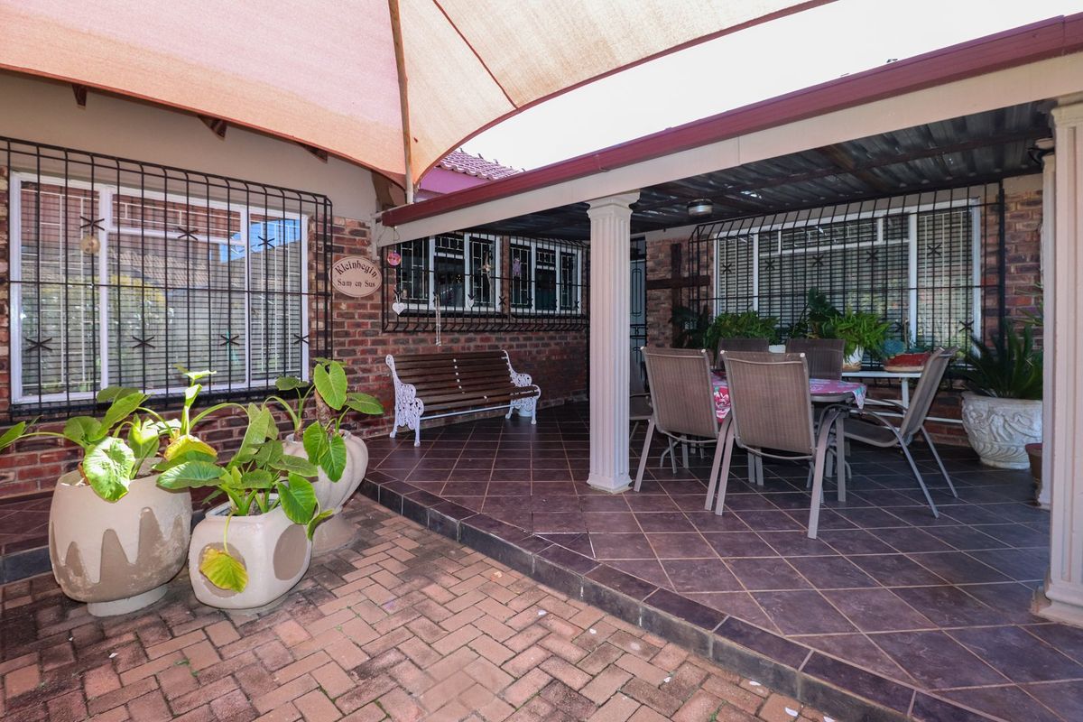 Neat Face Brick Home – Low Maintenance Living with Endless Possibilities! - Photo 3