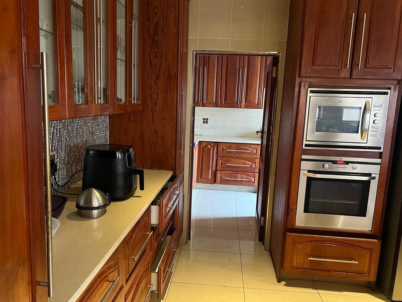 5 bedroom, 4 bathroom house in Savannah Country estate  - Photo 8