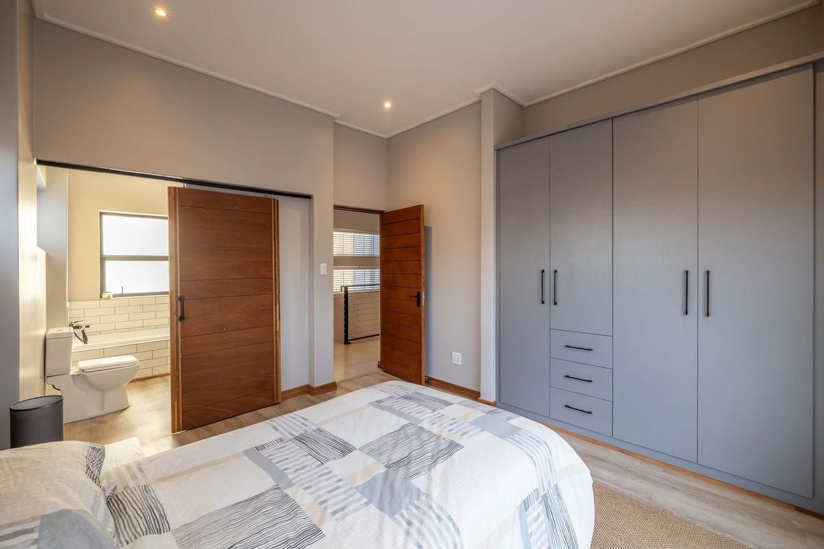 Sole Mandate for an elegant modern house in Six fountains Estate - Photo 4
