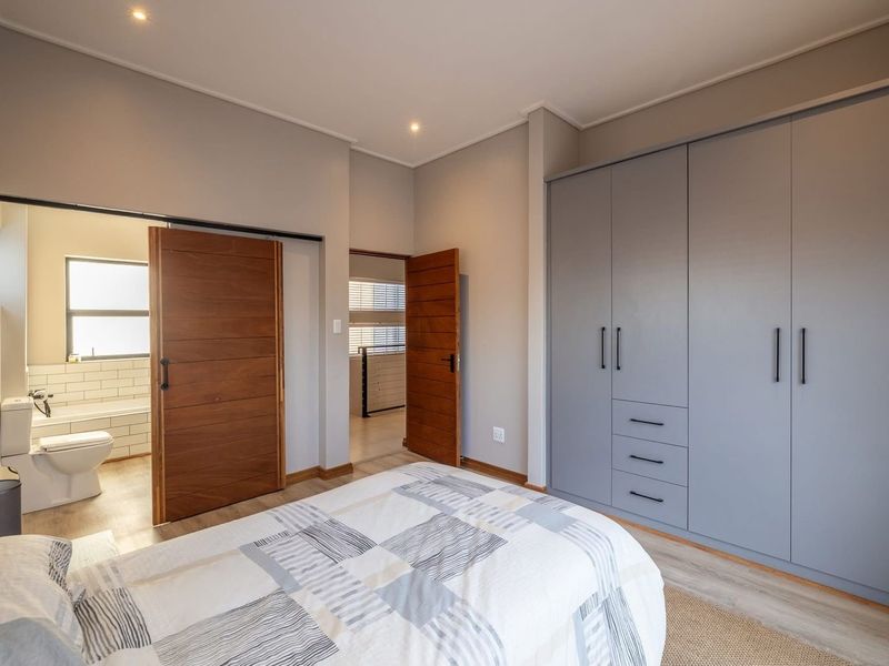 Sole Mandate for an elegant modern house in Six fountains Estate - Photo 4