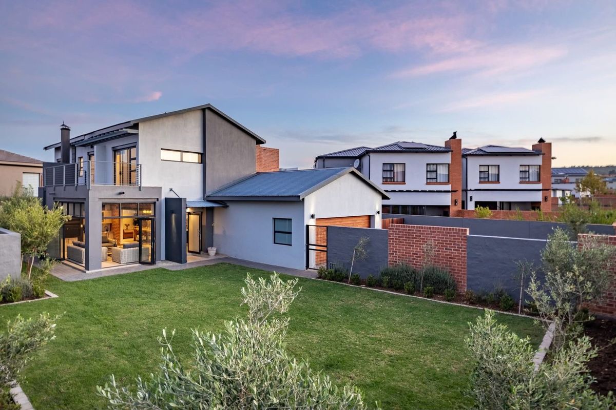 Sole Mandate for an elegant modern house in Six fountains Estate - Photo 5
