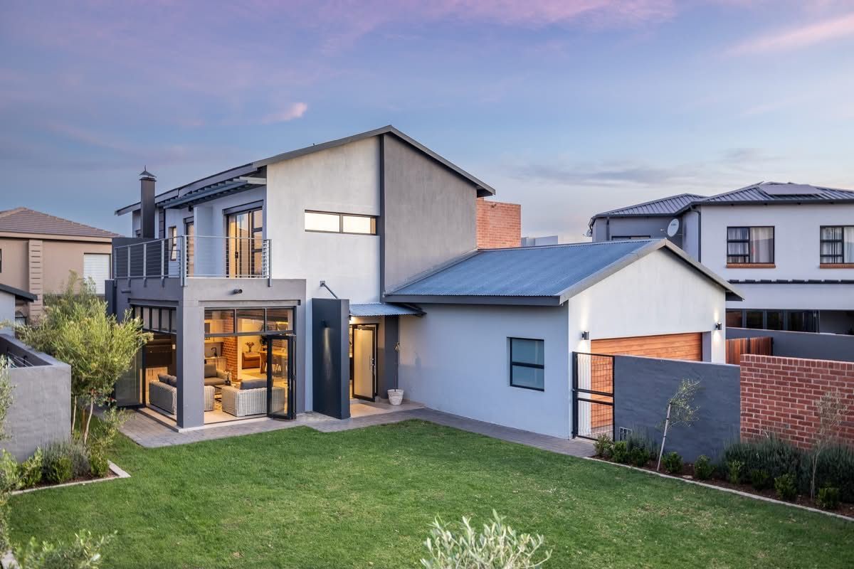 Sole Mandate for an elegant modern house in Six fountains Estate - Photo 2