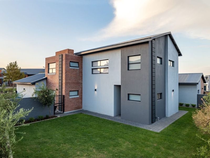 Sole Mandate for an elegant modern house in Six fountains Estate - Photo 7