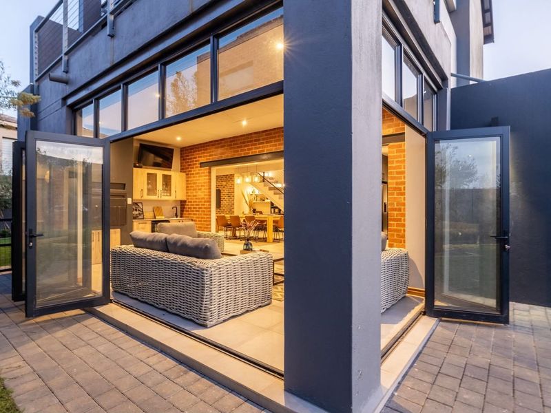 Sole Mandate for an elegant modern house in Six fountains Estate - Photo 6