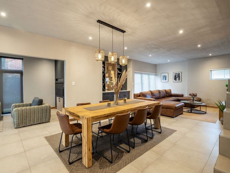 Sole Mandate for an elegant modern house in Six fountains Estate - Photo 9