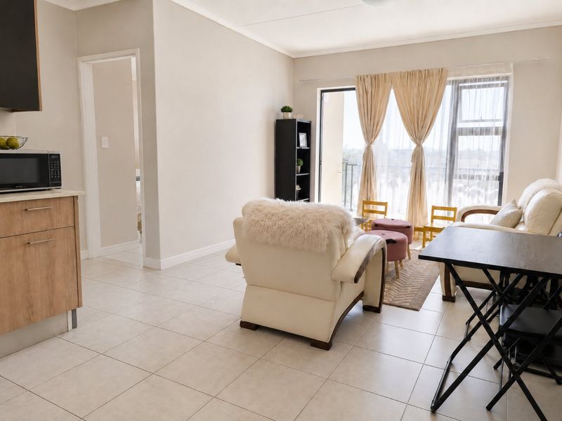 Well priced 3 Bedroom, 2 bathroom Apartment in Greencreek Lifestyle Estate - Photo 2