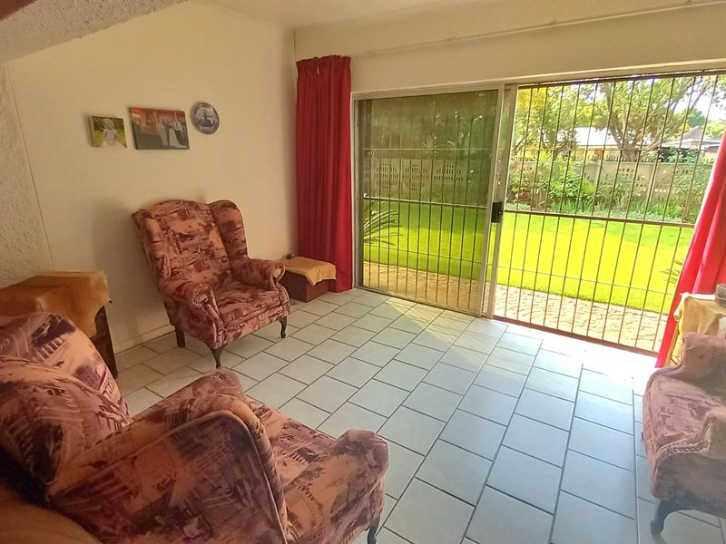 Spacious 3-Bedroom Home on 1,120m2 Erf Near Sasol One - Photo 7