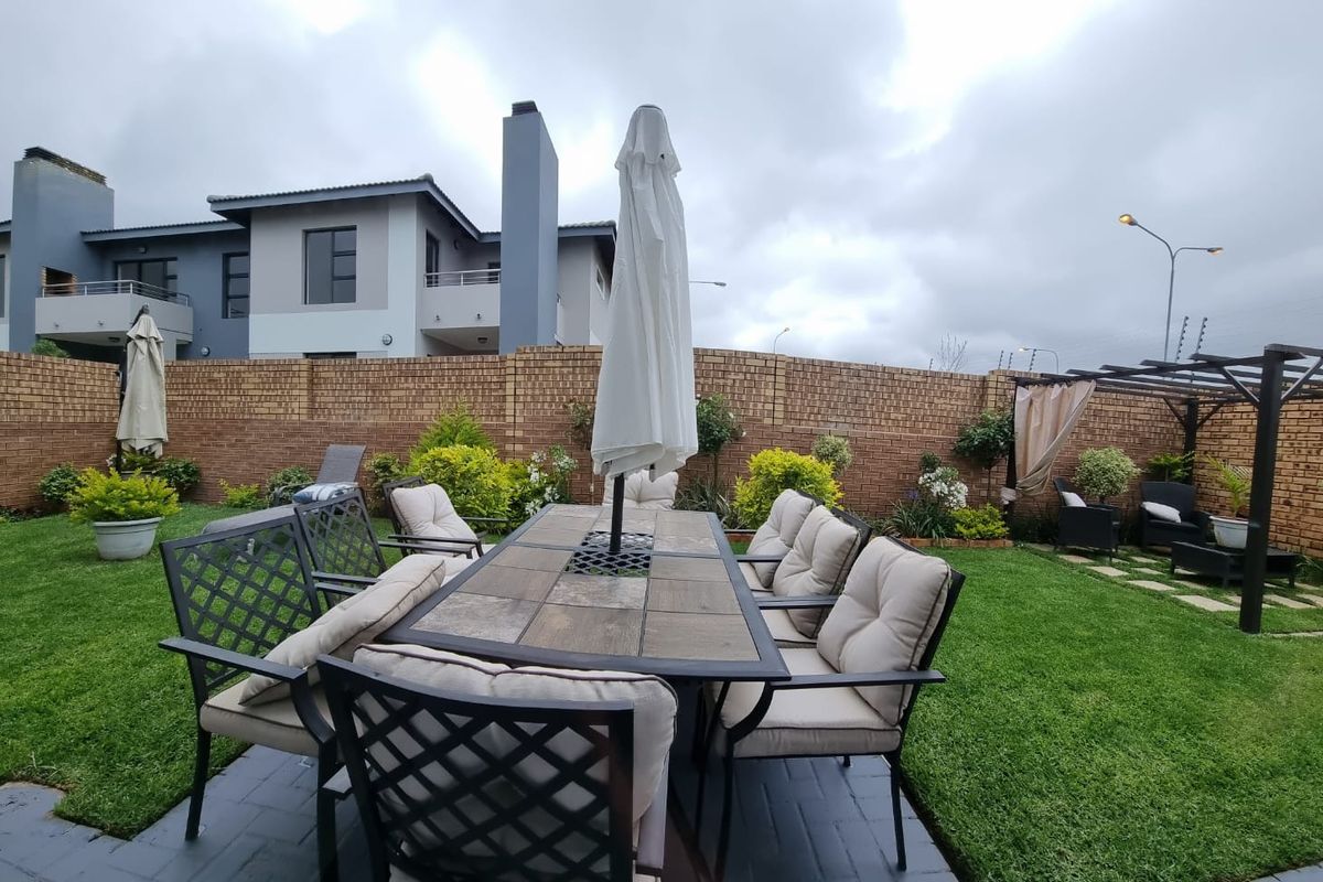 A lifestyle house in Thatchfield Ridge Estate, Centurion in Gauteng is now available for rent. - Photo 2