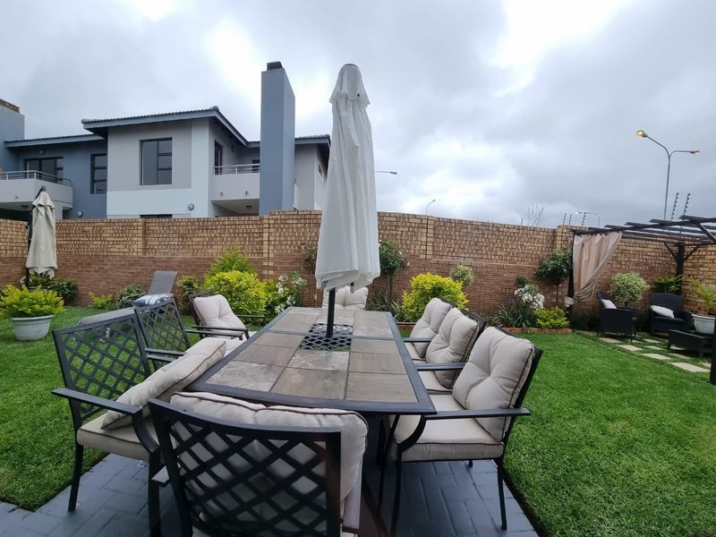 A lifestyle house in Thatchfield Ridge Estate, Centurion in Gauteng is now available for rent. - Photo 2