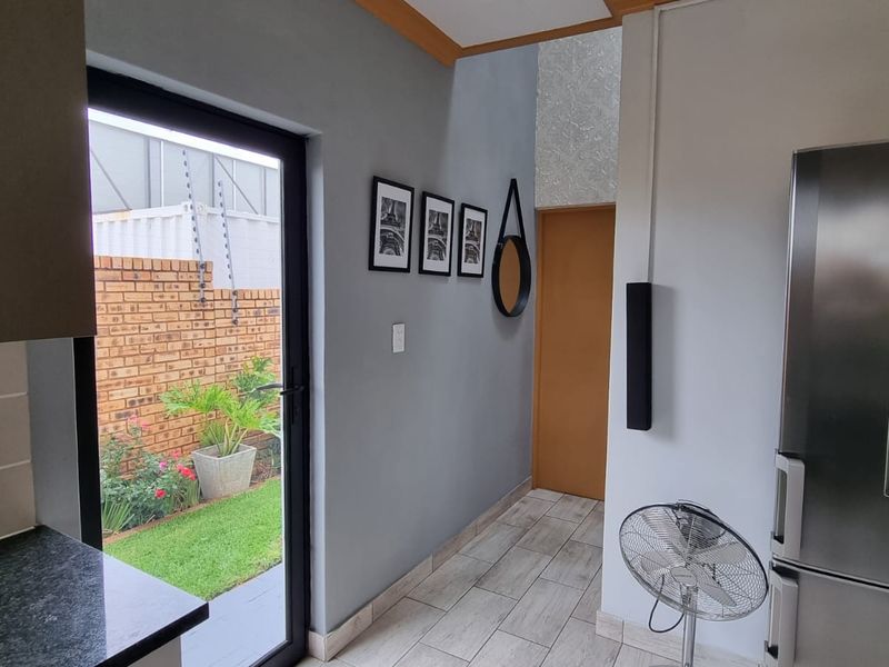 A lifestyle house in Thatchfield Ridge Estate, Centurion in Gauteng is now available for rent. - Photo 5