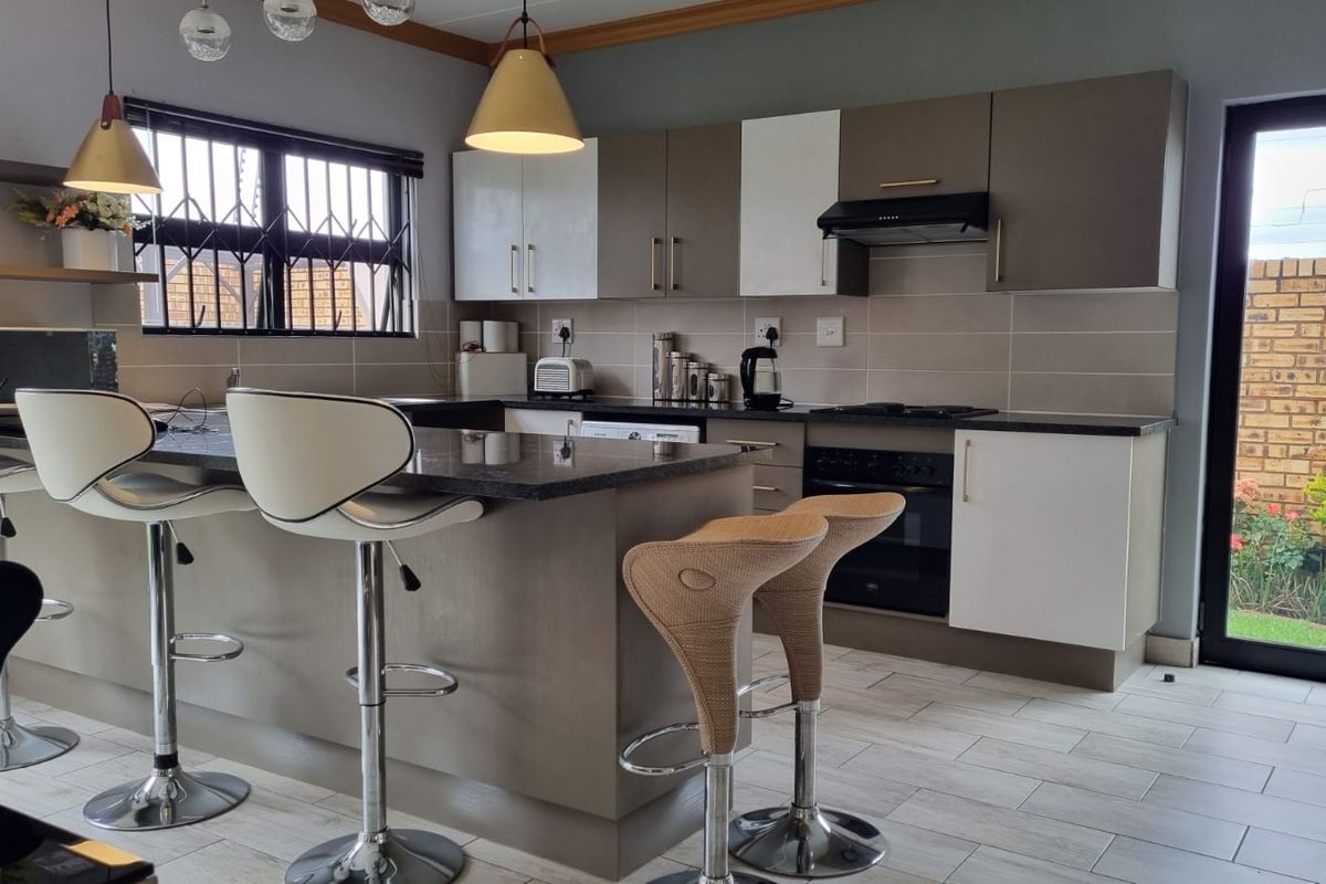 A lifestyle house in Thatchfield Ridge Estate, Centurion in Gauteng is now available for rent. - Photo 4