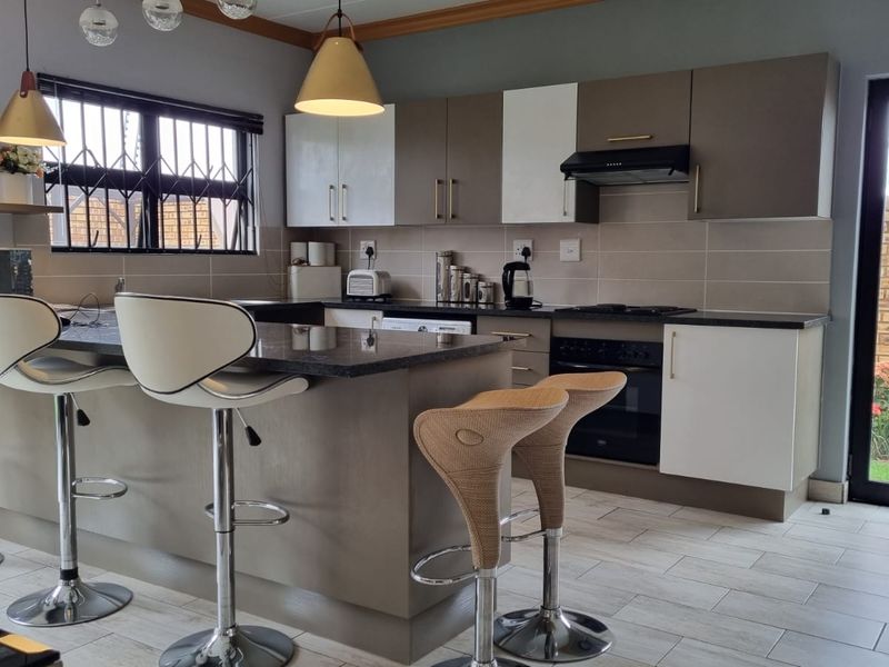 A lifestyle house in Thatchfield Ridge Estate, Centurion in Gauteng is now available for rent. - Photo 4