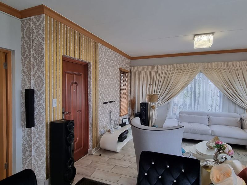 A lifestyle house in Thatchfield Ridge Estate, Centurion in Gauteng is now available for rent. - Photo 8
