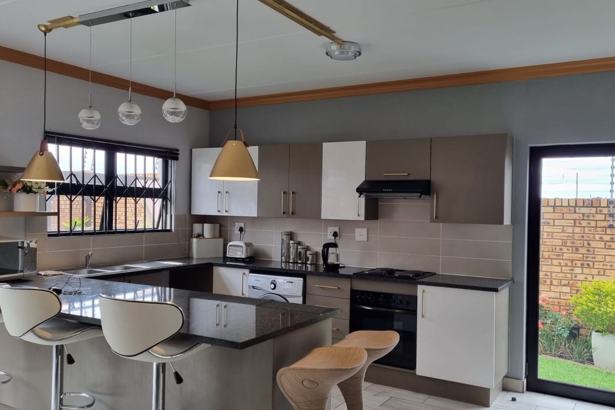 A lifestyle house in Thatchfield Ridge Estate, Centurion in Gauteng is now available for rent. - Photo 3