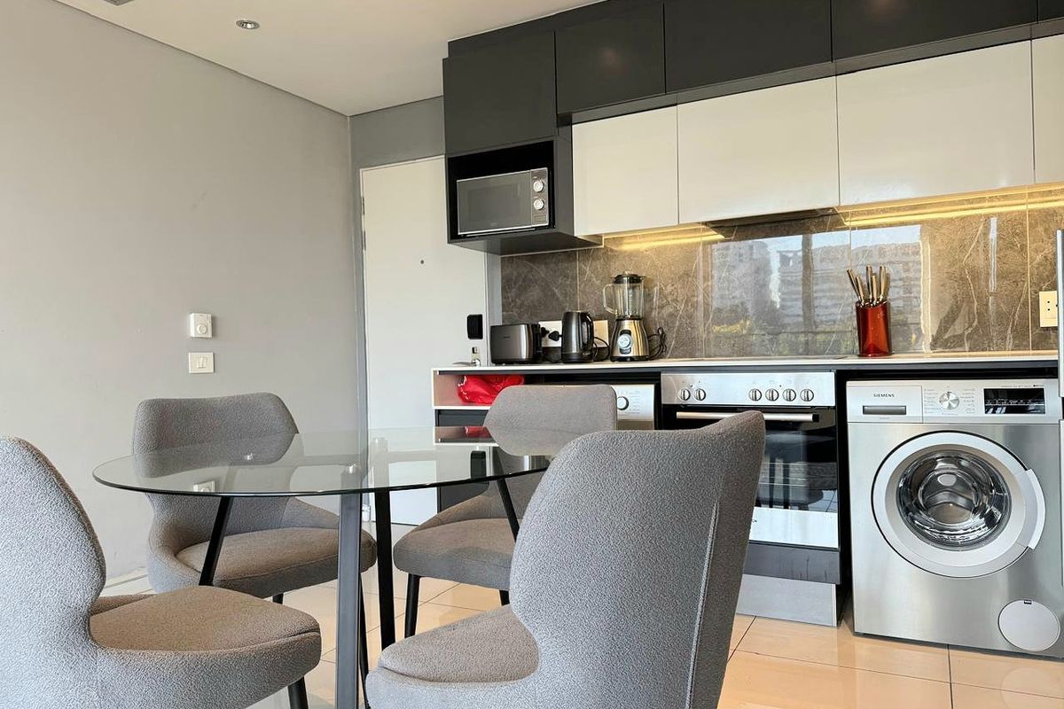 Spectacular Furnished 1 Bedroom 1 Bathroom Apartment to rent in Sandton - Photo 4