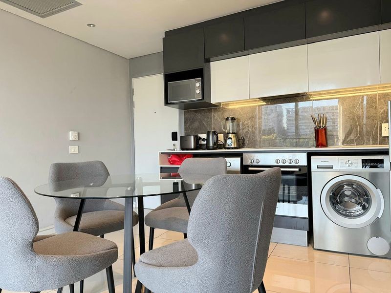 Spectacular Furnished 1 Bedroom 1 Bathroom Apartment to rent in Sandton - Photo 4