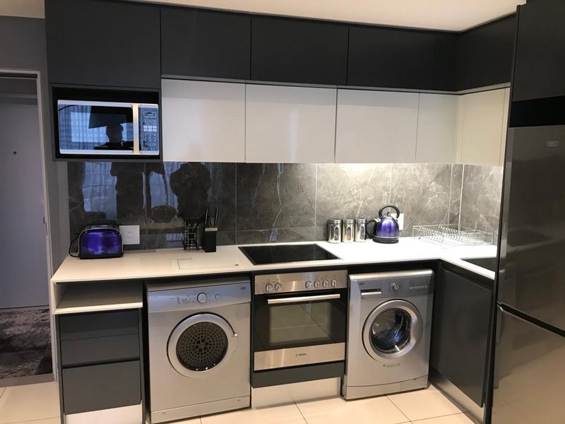 Spectacular Furnished 1 Bedroom 1 Bathroom Apartment to rent in Sandton - Photo 2