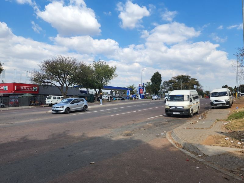 CALLING ON INVESTORS AND DEVELOPERS , LOCATION, LOCATION - Photo 6